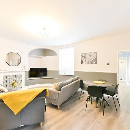 4 Bedroom, 2 Bathroom House - Free Parking Pontefract Exteriér fotografie