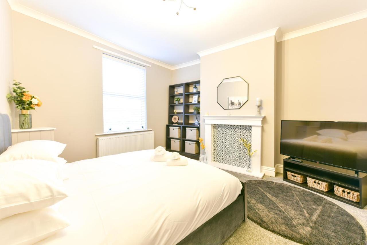 4 Bedroom, 2 Bathroom House - Free Parking Pontefract Exteriér fotografie
